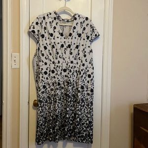 Black and white floral Avenue dress